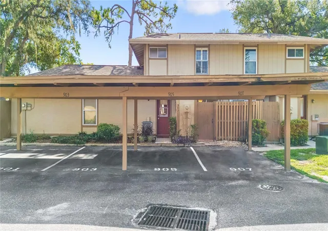 Photo 3 of Townhouse for sale at 903 Buck Ct, Brandon, FL 33511 | MLS# TB8540307 | Listing updated on 2026-09-26