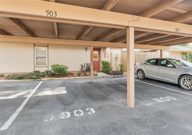 Photo 4 of Townhouse for sale at 903 Buck Ct, Brandon, FL 33511 | MLS# TB8540307 | Listing updated on 2026-09-26