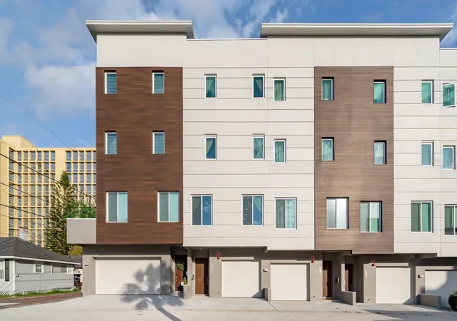 2nd image of 372 6th St S #12, Saint Petersburg, FL 33701 | MLS# TB8540311