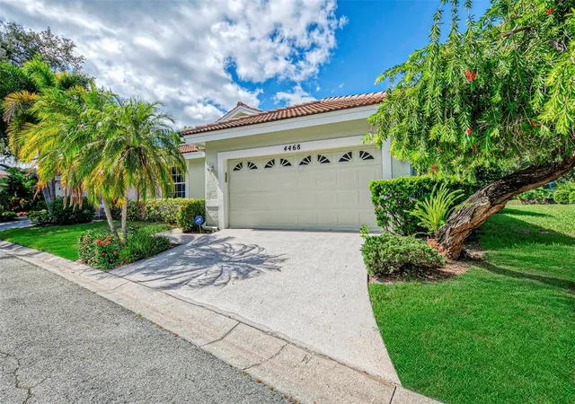 Photo 2 of Single family home for sale at 4468 Ascot Cir N, Sarasota, FL 34235 | MLS# A4703420 | Listing updated on 2026-08-24