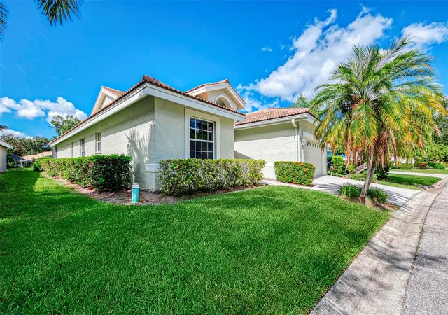 Photo 1 of Single family home for sale at 4468 Ascot Cir N, Sarasota, FL 34235 | MLS# A4703420 | Listing updated on 2026-08-24