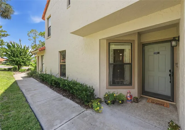 Listing Photo 4 - Condo for sale in building located at 701 Magnolia Pl, WINTER HAVEN, FL 33884