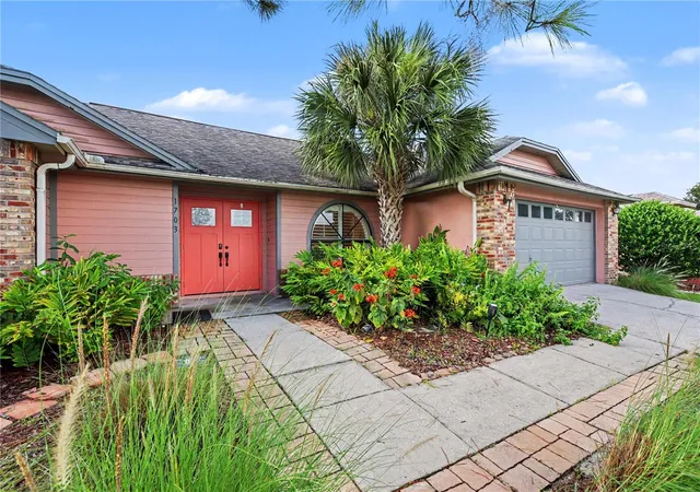 Photo 1 of Single family home for sale at 1703 Paddock Dr, Plant City, FL 33566 | MLS# TB8540341 | Listing updated on 2026-10-06