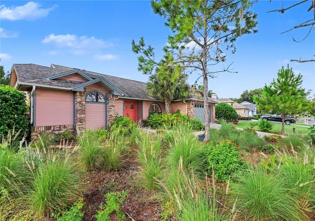 Photo 2 of Single family home for sale at 1703 Paddock Dr, Plant City, FL 33566 | MLS# TB8540341 | Listing updated on 2026-10-06