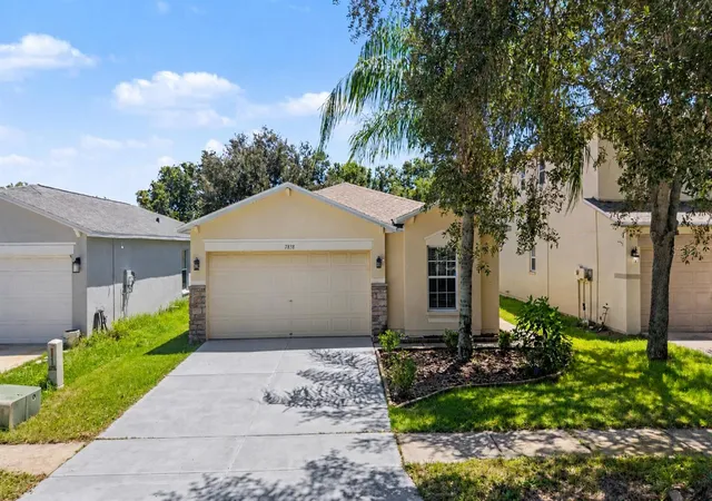 Photo 3 of Single family home for sale at 7838 Carriage Pointe Dr, Gibsonton, FL 33534 | MLS# TB8540350 | Listing updated on 2026-09-30