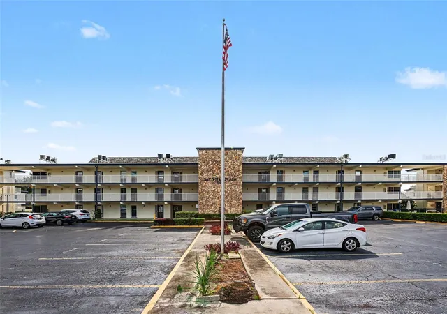 2nd image of 6100 12th St S #313, St Petersburg, FL 33705 | MLS# A4703434