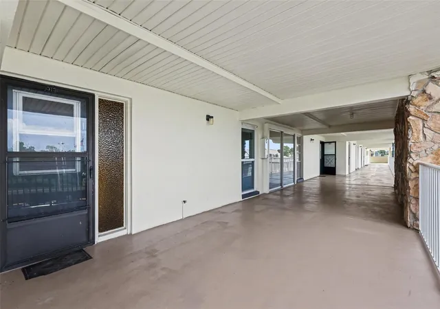 4th image of 6100 12Th St S, St. Petersburg, FL 33705