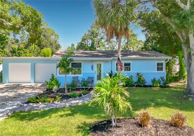 Photo 1 of Single family home for sale at 212 S Myrtle Ave, Nokomis, FL 34275 | MLS# N6145414 | Listing updated on 2026-10-01