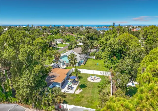 Photo 2 of Single family home for sale at 212 S Myrtle Ave, Nokomis, FL 34275 | MLS# N6145414 | Listing updated on 2026-10-01