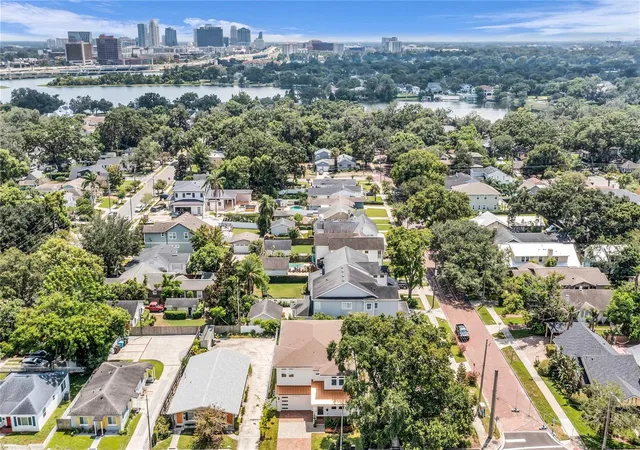 Photo 3 of Sale Pending at 330 W Princeton St, Orlando, FL 32804 | MLS# O6434834 | Listing updated on 2026-09-24