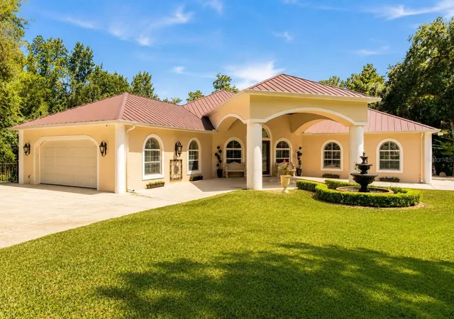 Photo 2 of Single family home for sale at 22259 Skyview Cir, Brooksville, FL 34602 | MLS# W7888730 | Listing updated on 2026-10-08