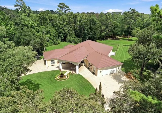 Photo 3 of Single family home for sale at 22259 Skyview Cir, Brooksville, FL 34602 | MLS# W7888730 | Listing updated on 2026-10-13