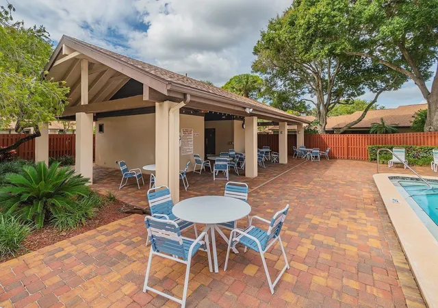 23rd image of 10263 98th St, Largo, FL 33773 | MLS# TB8540380