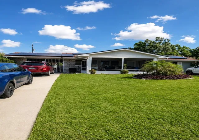 1st image of 811 Hillside Ave, Lake Wales, FL 33853 | MLS# TB8540384