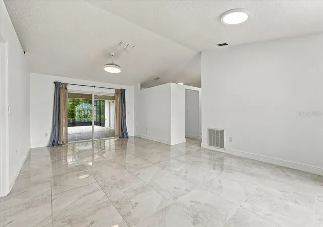Photo 4 of Single family home for sale at 5156 Heatherstone Ct, Kissimmee, FL 34758 | MLS# L4964420 | Listing updated on 2026-09-22