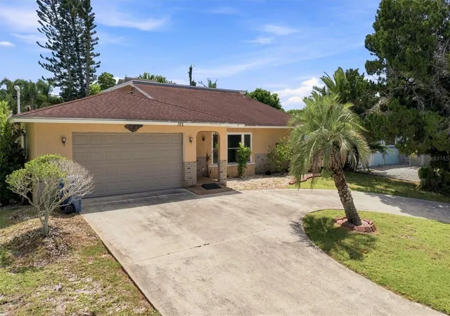 3rd image of 352 Lake Rd, Venice, FL 34293 | MLS# A4703444