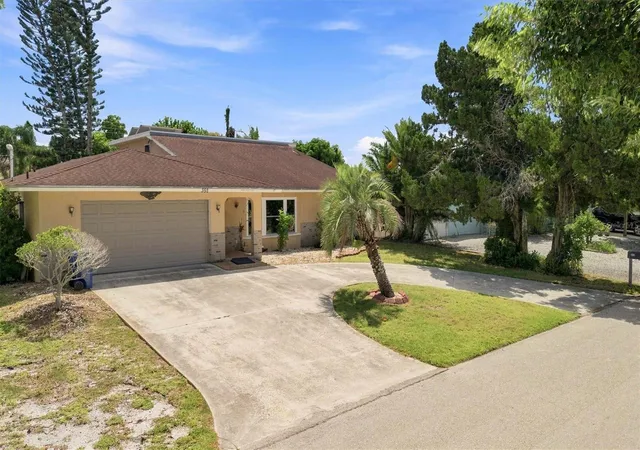 4th image of 352 Lake Rd, Venice, FL 34293 | MLS# A4703444