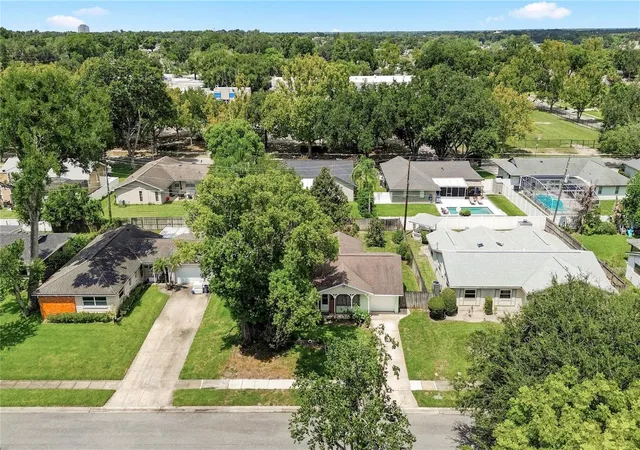 Photo 4 of Single family home for sale at 622 Martin Ave, Altamonte Springs, FL 32701 | MLS# O6434849 | Listing updated on 2026-08-22