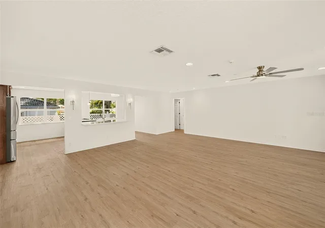 Photo 3 of Single family home for sale at 833 Tallowood Dr, Largo, FL 33770 | MLS# TB8540402 | Listing updated on 2026-09-19