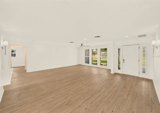 Photo 3 of Single family home for sale at 833 Tallowood Dr, Largo, FL 33770 | MLS# TB8540402 | Listing updated on 2026-09-19