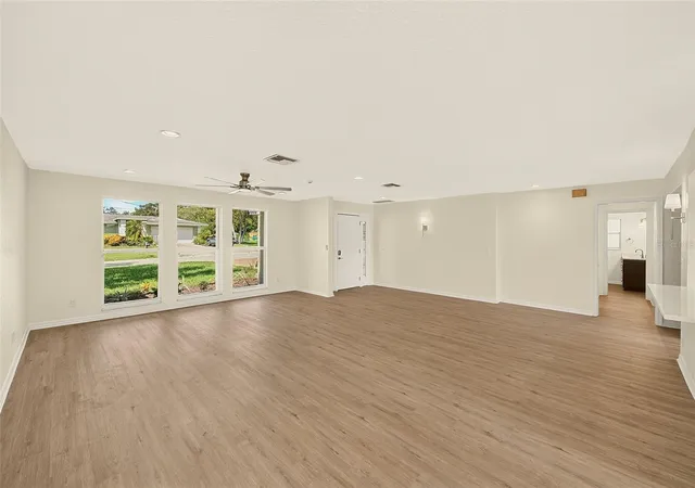 Photo 4 of Single family home for sale at 833 Tallowood Dr, Largo, FL 33770 | MLS# TB8540402 | Listing updated on 2026-09-19