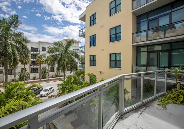 2nd image of 400 4Th Ave S, Saint Petersburg, FL 33701