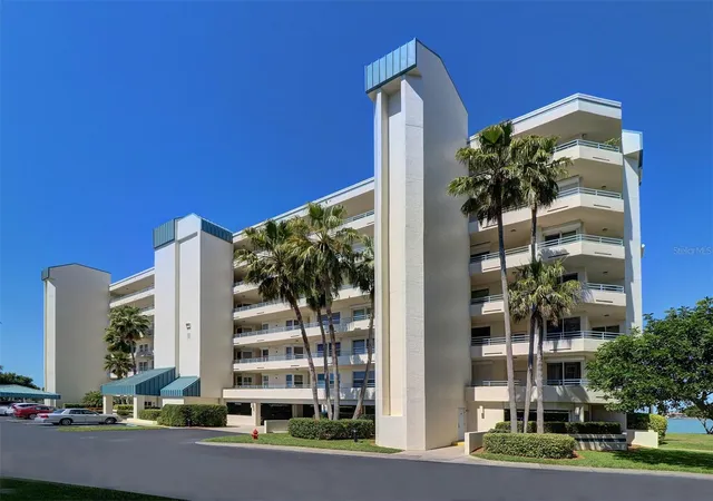 Listing Photo 3 - Condo for sale in building located at 7922 Sailboat Key Blvd S, South Pasadena, FL 33707 - Unit #206