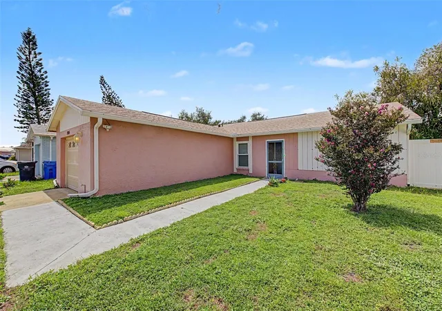 Photo 3 of Single family home for sale at 1004 Coolwood Pl, Brandon, FL 33511 | MLS# TB8540438 | Listing updated on 2026-10-13