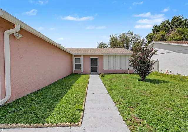 Photo 3 of Single family home for sale at 1004 Coolwood Pl, Brandon, FL 33511 | MLS# TB8540438 | Listing updated on 2026-10-13