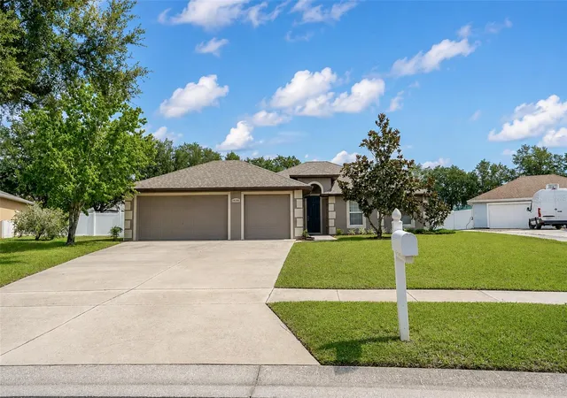Photo 2 of Single family home for sale at 10105 Lenox St, Clermont, FL 34711 | MLS# G5116662 | Listing updated on 2026-09-12
