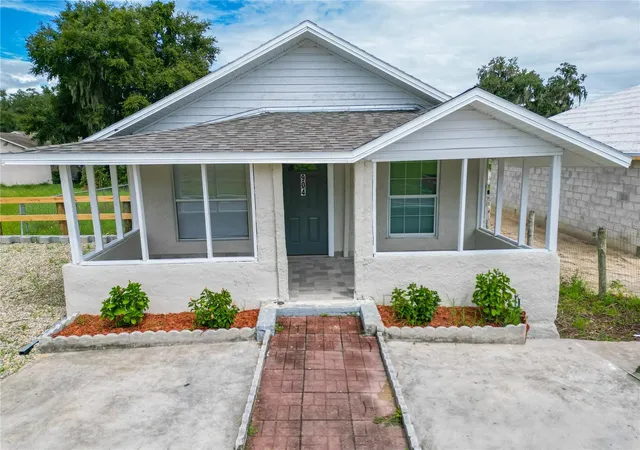 Photo 1 of Single family home for sale at 904 Washington St, Leesburg, FL 34748 | MLS# O6434922 | Listing updated on 2026-10-03