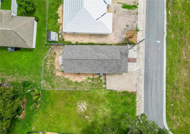Photo 2 of Single family home for sale at 904 Washington St, Leesburg, FL 34748 | MLS# O6434922 | Listing updated on 2026-10-03