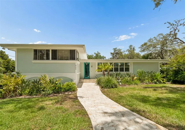 1st image of 904 Bayshore Dr, Tarpon Springs, FL 34689 | MLS# TB8540475