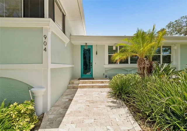 2nd image of 904 Bayshore Dr, Tarpon Springs, FL 34689 | MLS# TB8540475