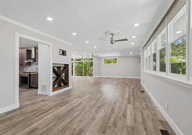 5th image of 904 Bayshore Dr, Tarpon Springs, FL 34689 | MLS# TB8540475