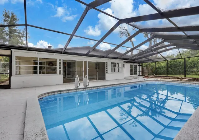 Photo 2 of Single family home for sale at 5627 Oakland Dr, Tampa, FL 33617 | MLS# TB8540498 | Listing updated on 2026-09-07