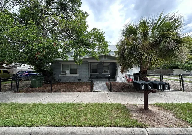 Listing Photo 3 - Condo for sale in building located at 1028 E 17th Ave, TAMPA, FL 33605