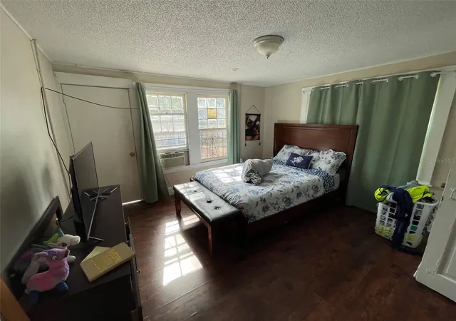 Listing Photo 2 - Condo for sale in building located at 1028 E 17th Ave, TAMPA, FL 33605 - Unit #