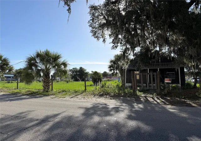 Photo 1 of Single family home for sale at 1015 Makowski Rd, Wauchula, FL 33873 | MLS# A4703476 | Listing updated on 2026-08-27