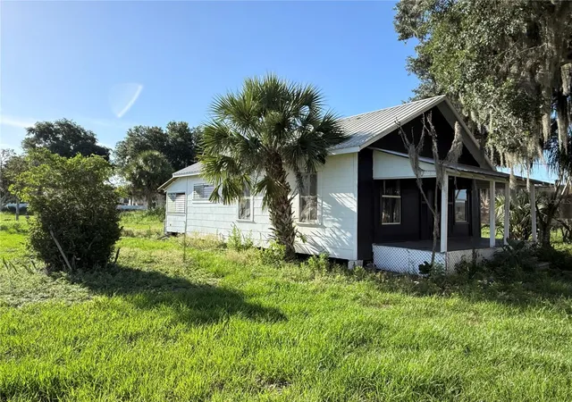 Photo 3 of Single family home for sale at 1015 Makowski Rd, Wauchula, FL 33873 | MLS# A4703476 | Listing updated on 2026-08-27