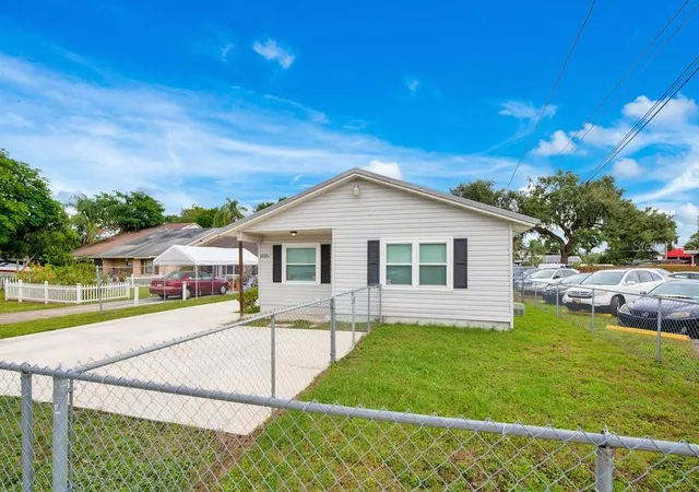 3rd image of 2533 S Fern Creek Ave, Orlando, FL 32806 | MLS# O6434974
