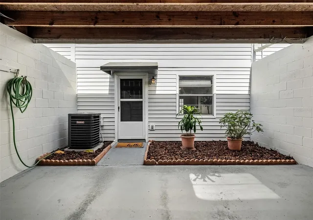 2nd image of 11917 Congressional Dr, Tampa, FL 33626 | MLS# TB8540519