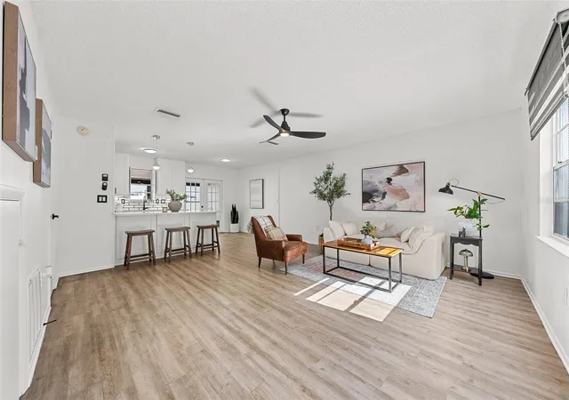 3rd image of 11917 Congressional Dr, Tampa, FL 33626 | MLS# TB8540519