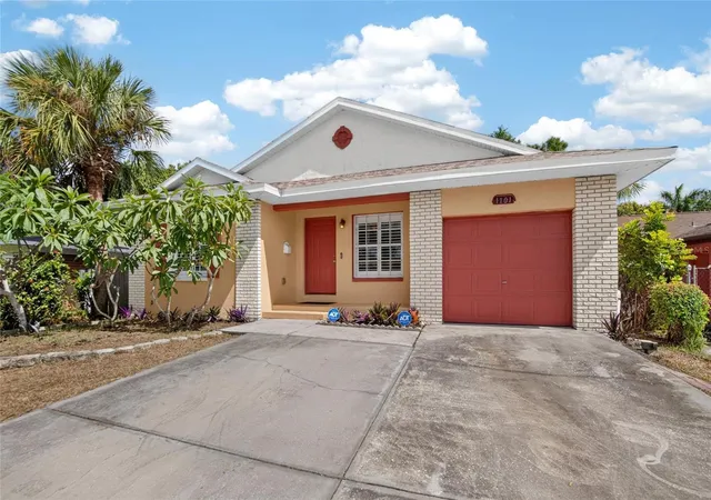 Photo 3 of Single family home for sale at 1101 27th Avenue S, Saint Petersburg, FL 33705 | MLS# TB8540545 | Listing updated on 2026-10-12