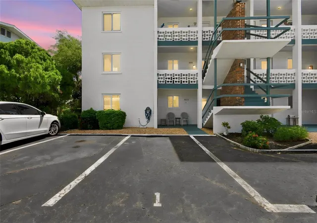 1st image of 5913 17th St W #1, Bradenton, FL 34207 | MLS# A4703486