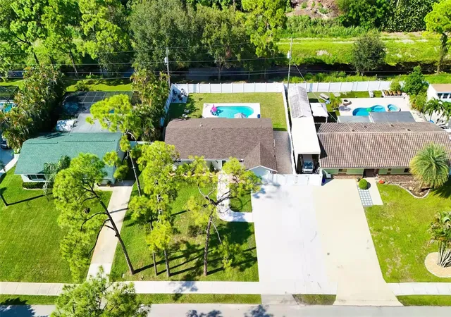 Photo 2 of Single family home for sale at 4899 Cnl Dr Lake, Lake Worth, FL 33463 | MLS# O6435006 | Listing updated on 2026-09-21