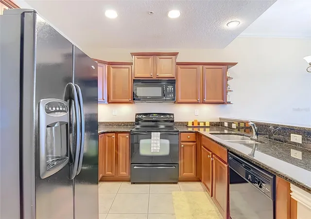 5th image of 13941 Clubhouse Dr #304, Tampa, FL 33618 | MLS# TB8540553