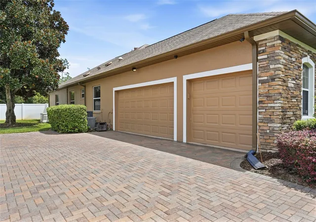 Photo 3 of Single family home for sale at 17041 Florence View Dr, Montverde, FL 34756 | MLS# O6435020 | Listing updated on 2026-10-06