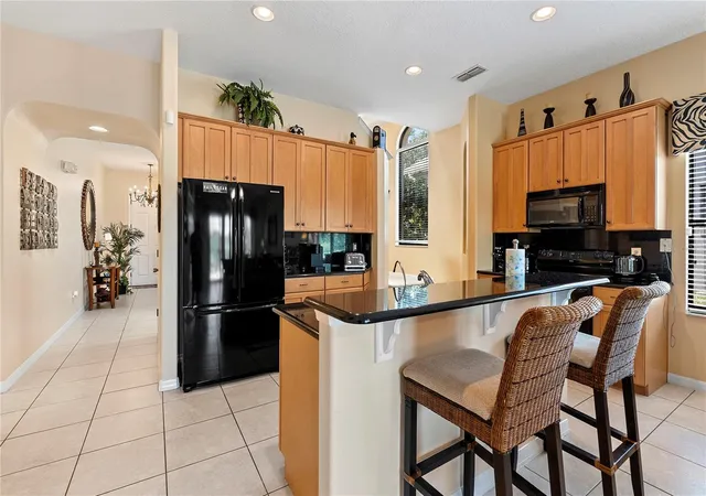 2nd image of 358 Lake Davenport Cir, Davenport, FL 33837 | MLS# O6435024