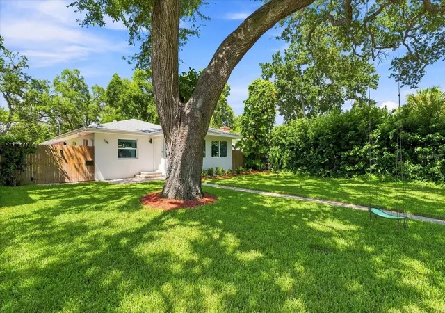 Photo 5 of Single family home for sale at 135 24th Avenue SE, Saint Petersburg, FL 33705 | MLS# TB8540557 | Listing updated on 2026-08-23